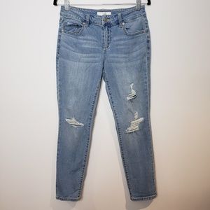 Dynamite Cara Light Wash BF Distressed Jeans 26